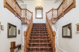 schody drewniane w domu
